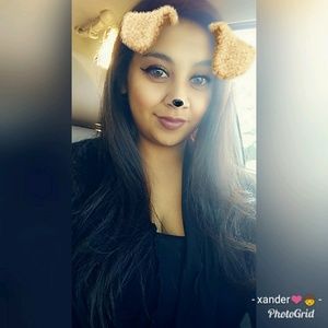 Meet your Posher, Larissa